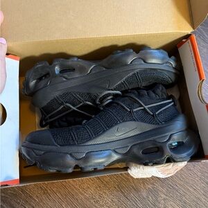 Nike Air Max Flyknit in Bold Orange